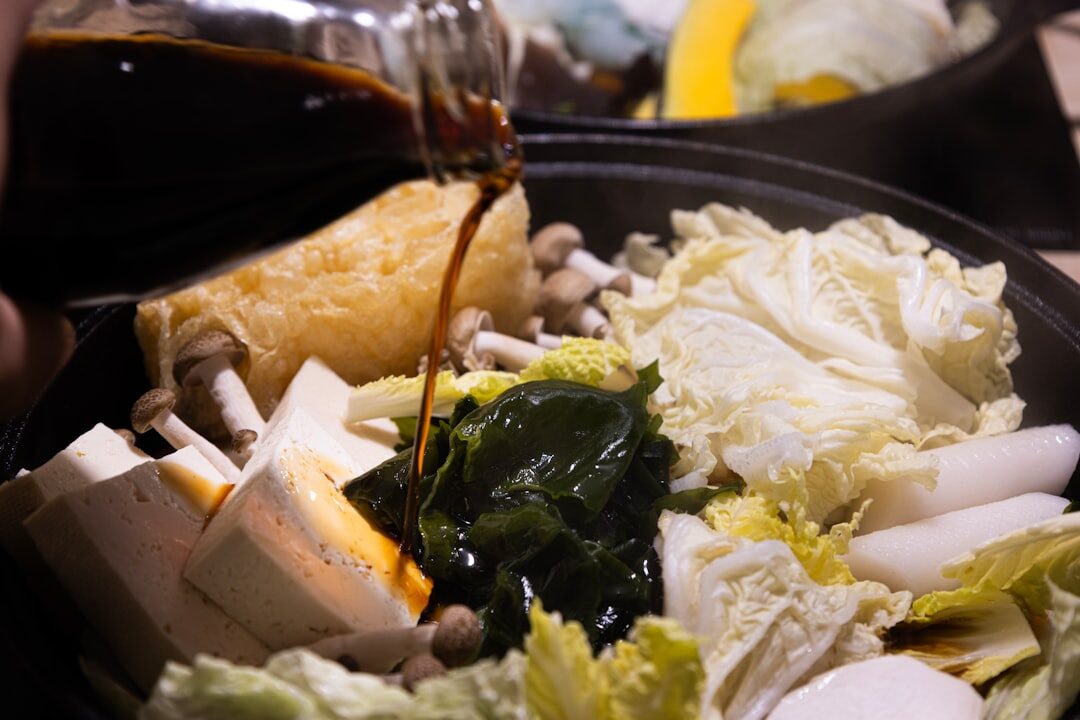 Prato saudável com vegetais e proteínas, mostrando como emagrecer rápido. Prato saudável com vegetais e proteínas, mostrando como emagrecer rápido.